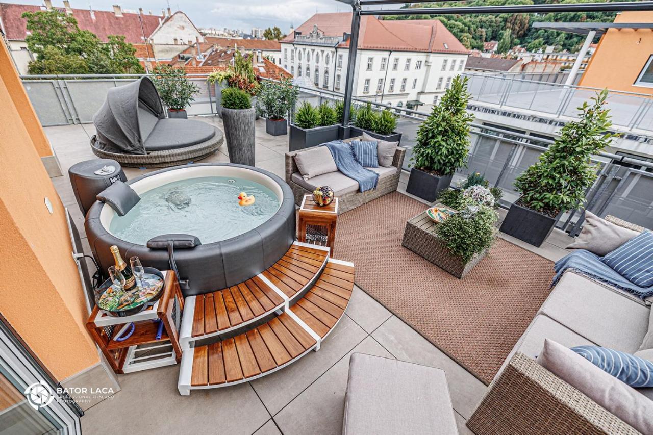 ミシュコルツBuekk Penthouse, Panorama Jacuzzivalアパートメント エクステリア 写真