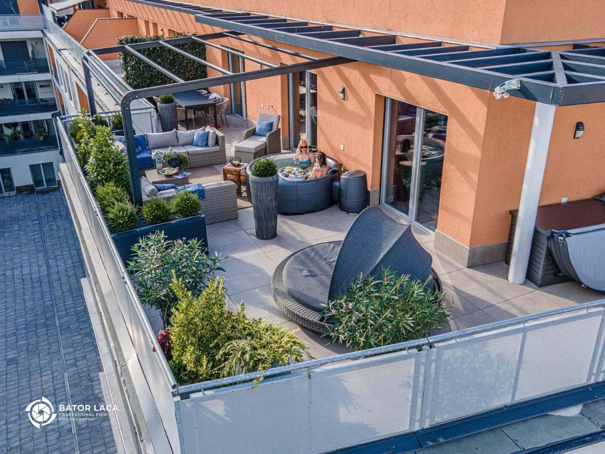 ミシュコルツBuekk Penthouse, Panorama Jacuzzivalアパートメント エクステリア 写真
